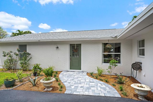 9831 Hyacinth Circle S, Palm Beach Gardens, FL 33410