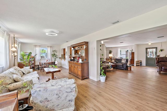 9831 Hyacinth Circle S, Palm Beach Gardens, FL 33410