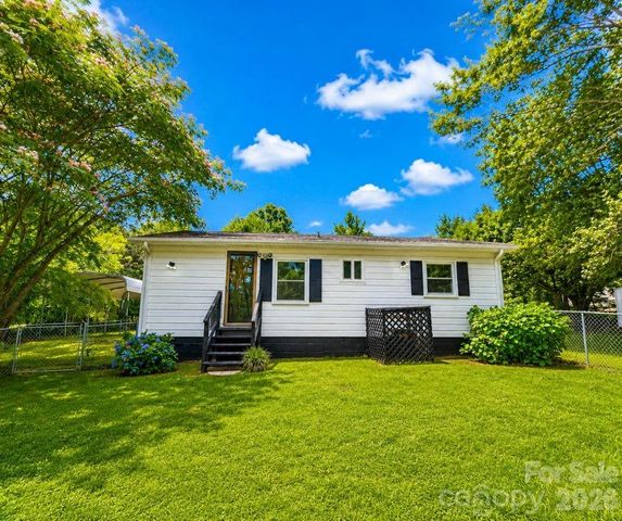 102 Aderholdt Road, Bessemer City, NC 28016