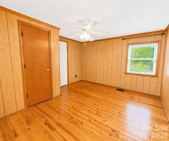 102 Aderholdt Road, Bessemer City, NC 28016