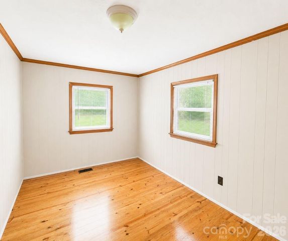 102 Aderholdt Road, Bessemer City, NC 28016