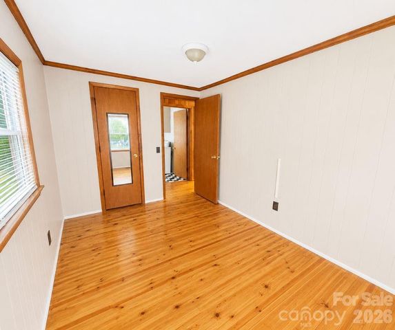 102 Aderholdt Road, Bessemer City, NC 28016