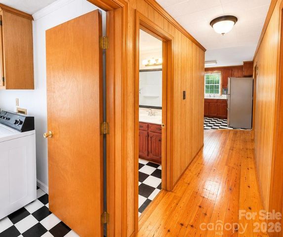 102 Aderholdt Road, Bessemer City, NC 28016