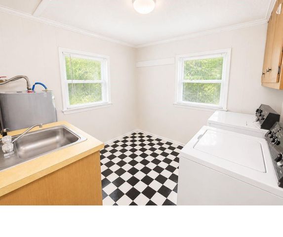 102 Aderholdt Road, Bessemer City, NC 28016