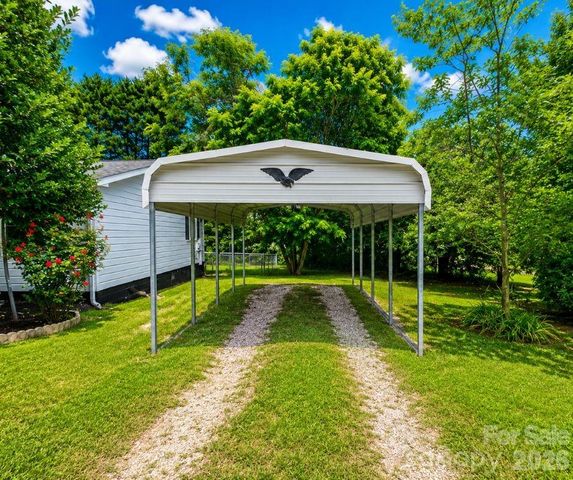 102 Aderholdt Road, Bessemer City, NC 28016