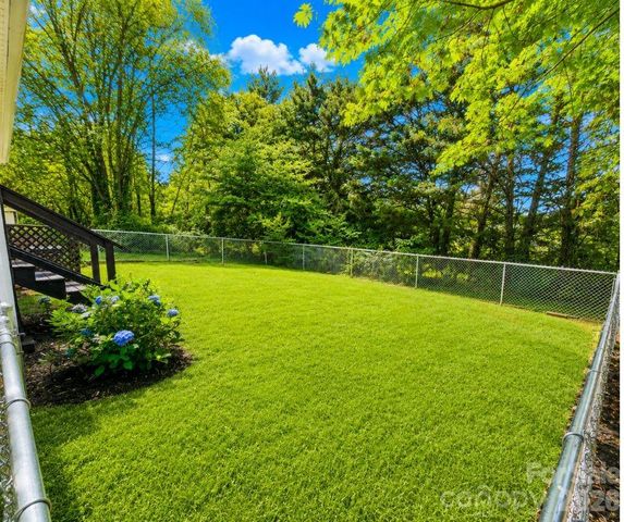 102 Aderholdt Road, Bessemer City, NC 28016