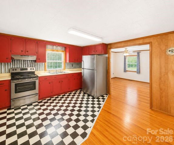 102 Aderholdt Road, Bessemer City, NC 28016