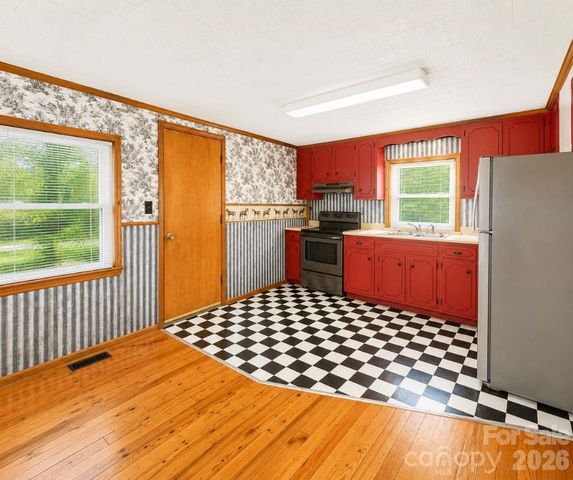102 Aderholdt Road, Bessemer City, NC 28016
