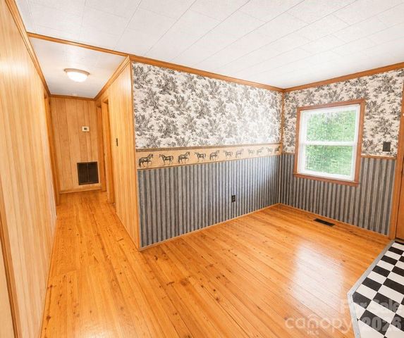 102 Aderholdt Road, Bessemer City, NC 28016