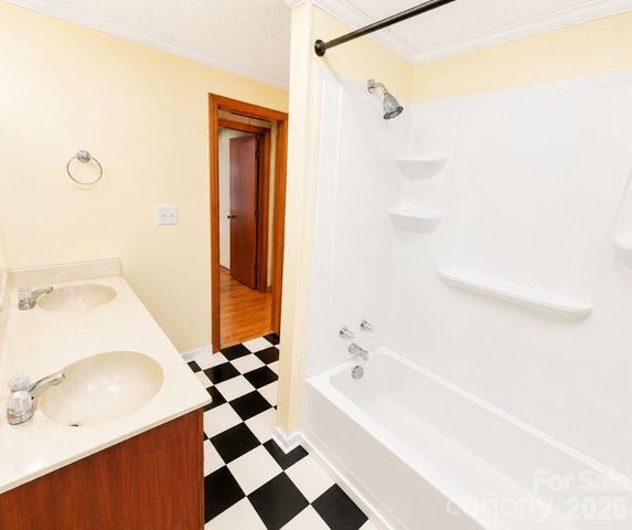 102 Aderholdt Road, Bessemer City, NC 28016