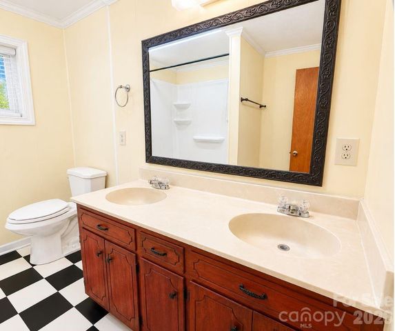 102 Aderholdt Road, Bessemer City, NC 28016