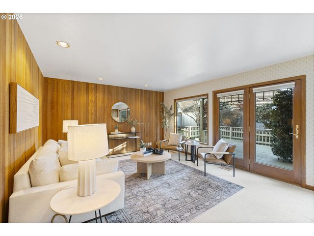 847 FAIRWAY VIEW Dr, Eugene, OR 97401