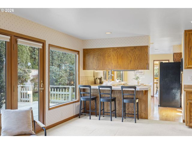 847 FAIRWAY VIEW Dr, Eugene, OR 97401