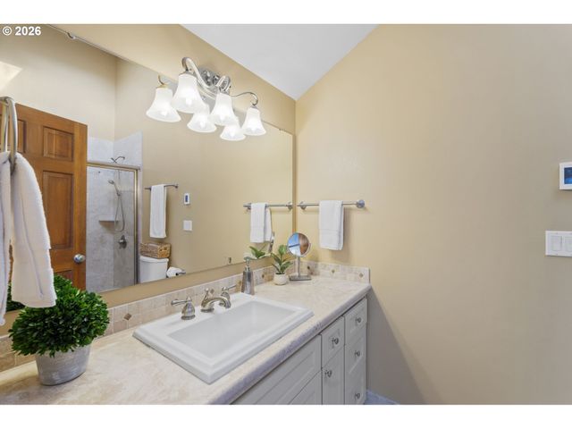 847 FAIRWAY VIEW Dr, Eugene, OR 97401