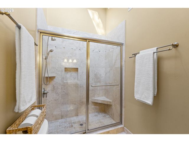 847 FAIRWAY VIEW Dr, Eugene, OR 97401