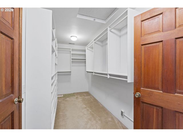 847 FAIRWAY VIEW Dr, Eugene, OR 97401