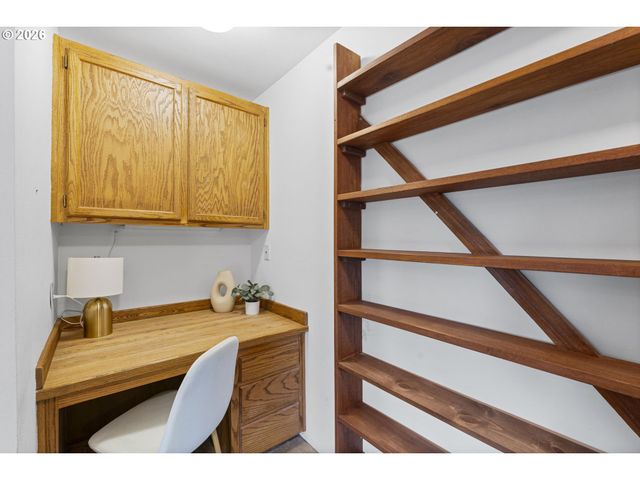 847 FAIRWAY VIEW Dr, Eugene, OR 97401