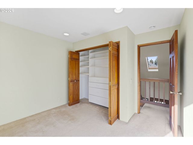 847 FAIRWAY VIEW Dr, Eugene, OR 97401