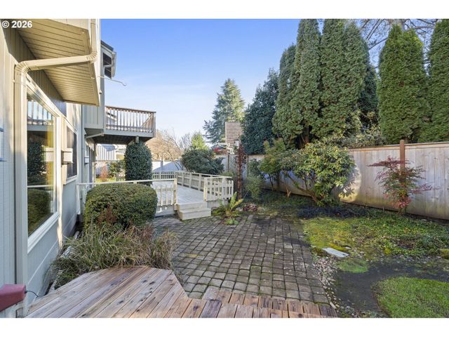 847 FAIRWAY VIEW Dr, Eugene, OR 97401