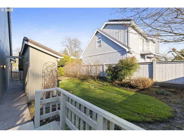 847 FAIRWAY VIEW Dr, Eugene, OR 97401