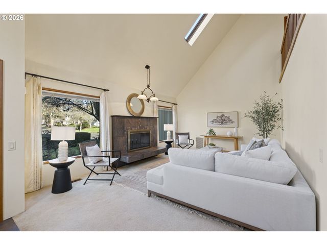 847 FAIRWAY VIEW Dr, Eugene, OR 97401