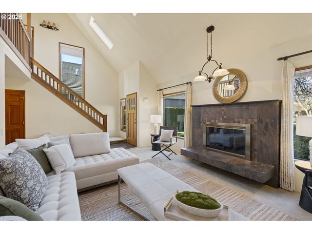 847 FAIRWAY VIEW Dr, Eugene, OR 97401