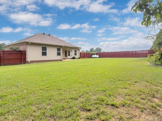 600 Meadow Lynn Drive, Morrilton, AR 72110