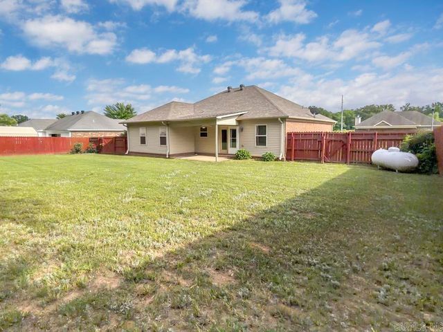600 Meadow Lynn Drive, Morrilton, AR 72110