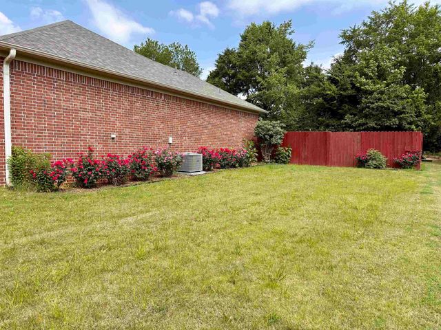 600 Meadow Lynn Drive, Morrilton, AR 72110