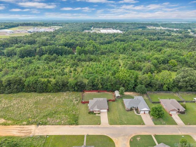 600 Meadow Lynn Drive, Morrilton, AR 72110