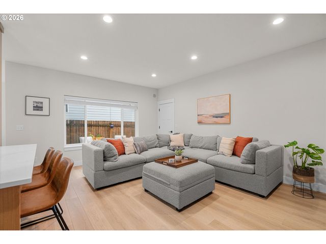 1111 33rd Ave, Forest Grove, OR 97116