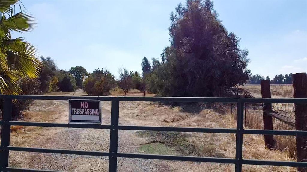Image 1 of property listing at 6391 E Copper Avenue, Clovis, CA 93619