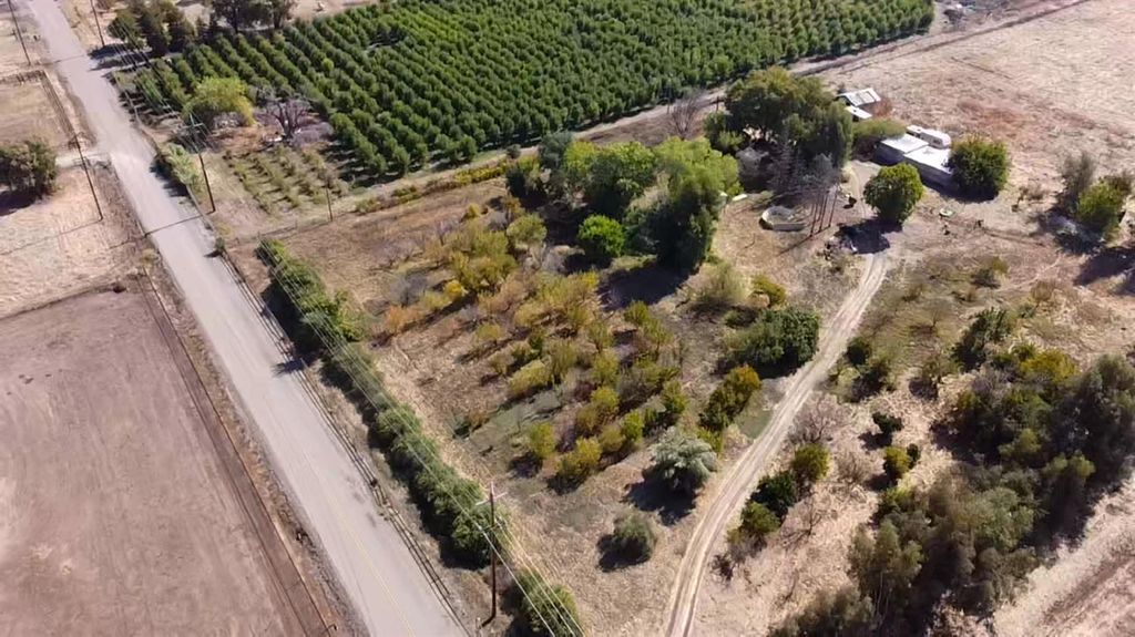 Image 3 of property listing at 6391 E Copper Avenue, Clovis, CA 93619