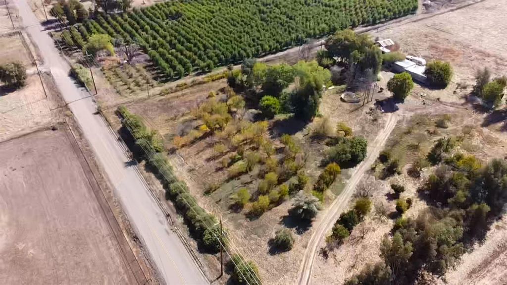 Image 4 of property listing at 6391 E Copper Avenue, Clovis, CA 93619