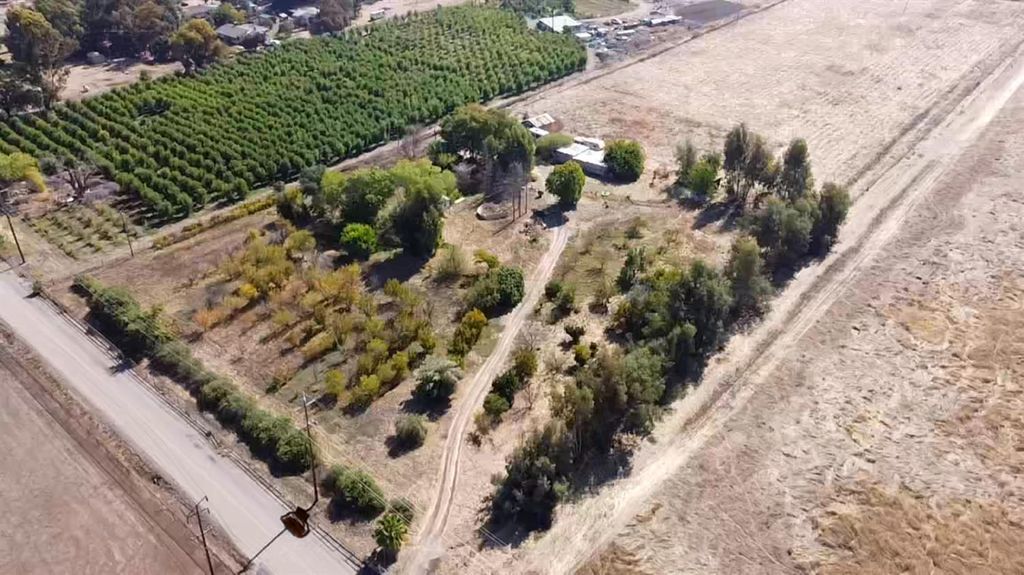Image 5 of property listing at 6391 E Copper Avenue, Clovis, CA 93619