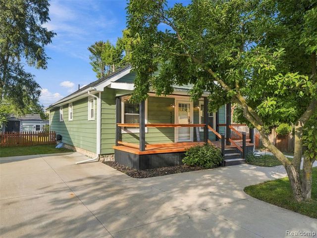 120 Oriole Street, Commerce Twp, MI 48382