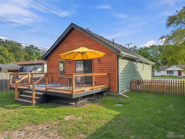120 Oriole Street, Commerce Twp, MI 48382
