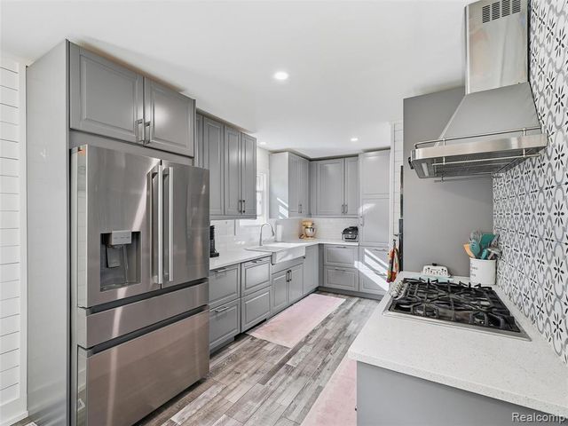 120 Oriole Street, Commerce Twp, MI 48382