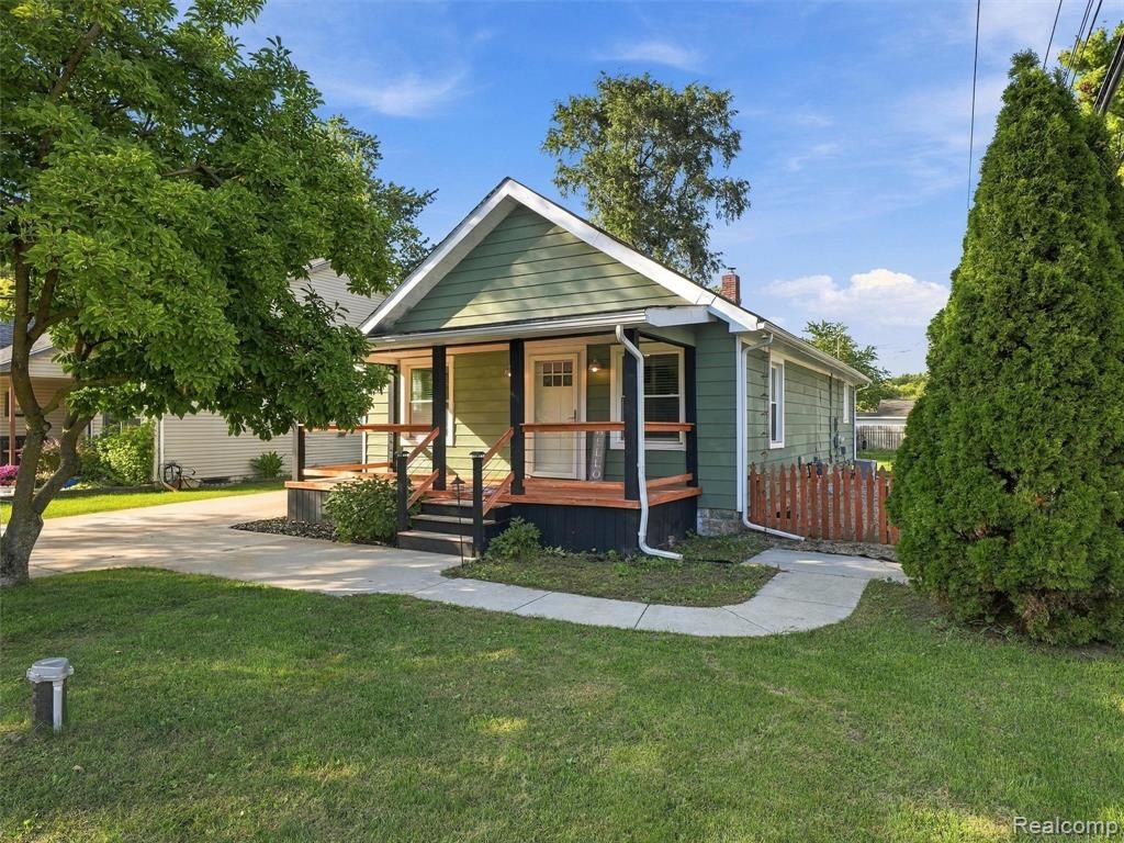 120 Oriole Street, Commerce Twp, MI 48382