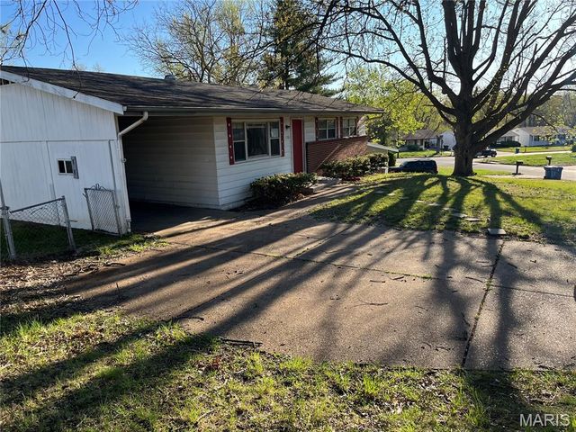 1765 Cargill Drive, St Louis, MO 63136