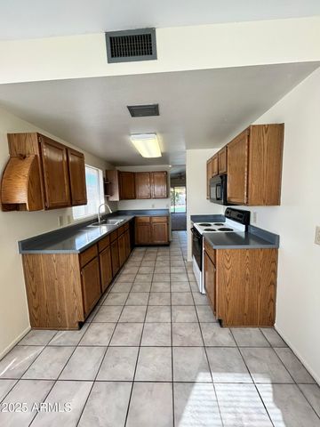 2120 N YUCCA Court, Chandler, AZ 85224