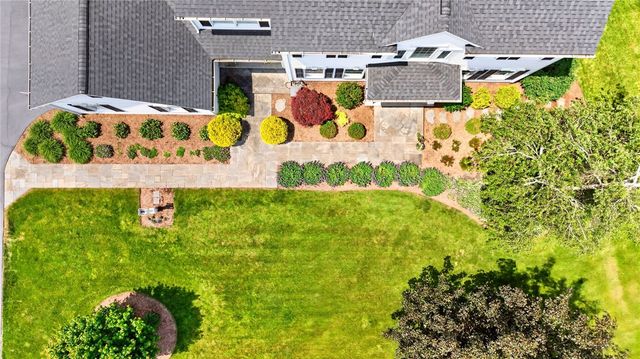 47 Scarborough Park, Penfield, NY 14625