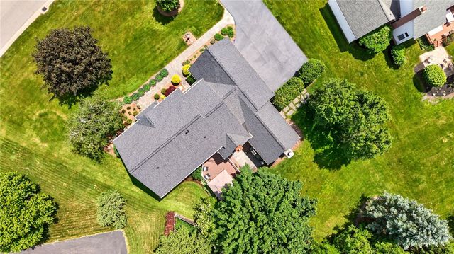 47 Scarborough Park, Penfield, NY 14625