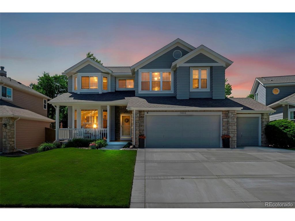 9352 Chambray Ln, Littleton, CO 80130