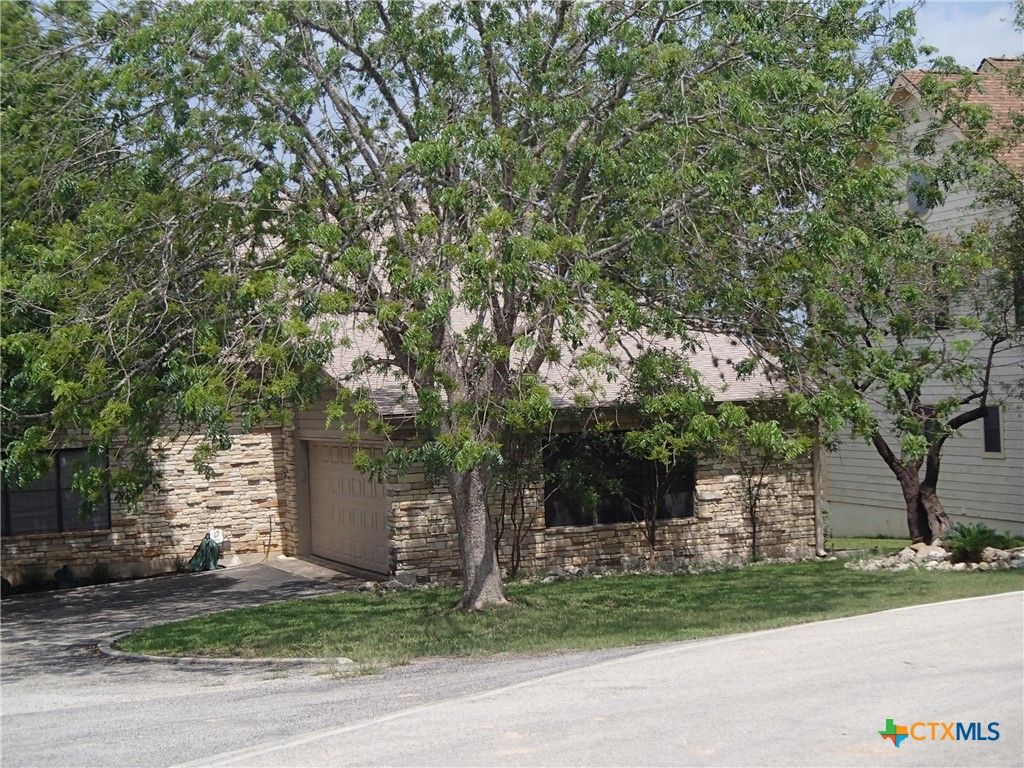 1603 W Lakeside Drive, Canyon Lake, TX 78133