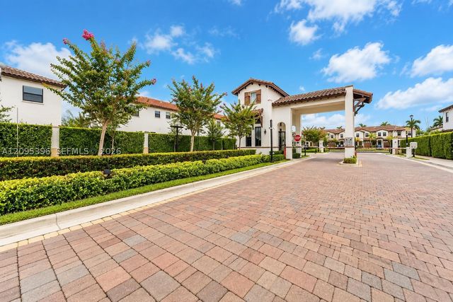 8837 NW 102nd Ct, Doral, FL 33178