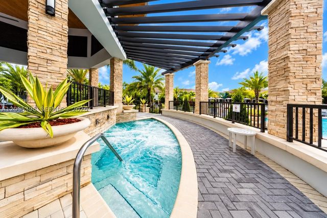 8837 NW 102nd Ct, Doral, FL 33178