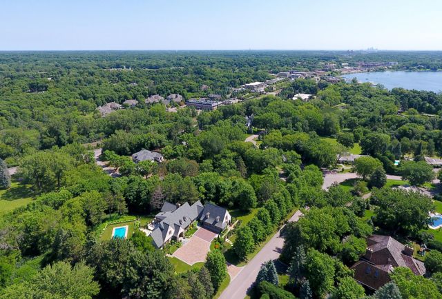 325 Highcroft Lane, Wayzata, MN 55391