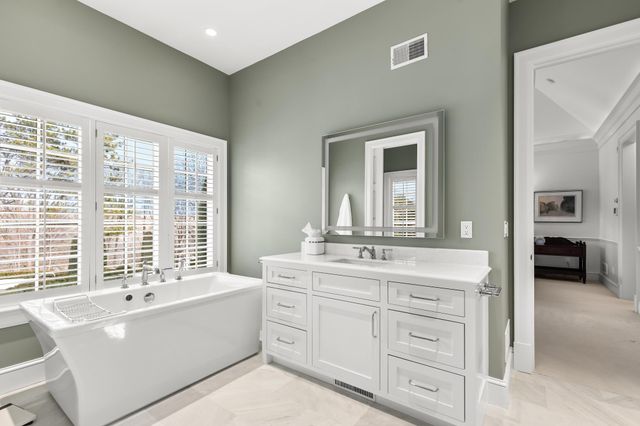 325 Highcroft Lane, Wayzata, MN 55391