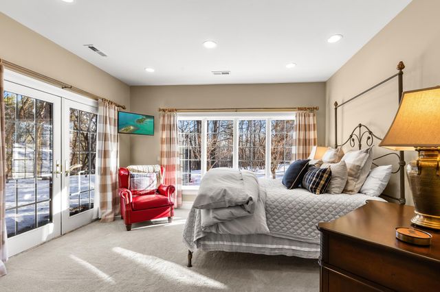 325 Highcroft Lane, Wayzata, MN 55391